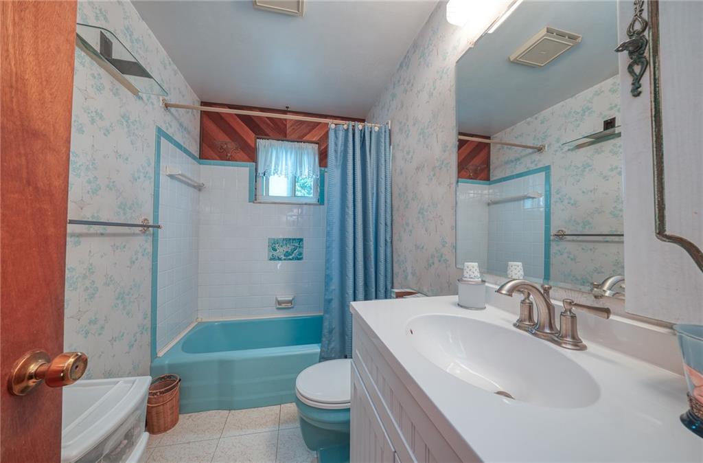 142 William Circle McKees Rocks, PA 15136 - Photo 10 of 23 a bathroom with a sink toilet and shower