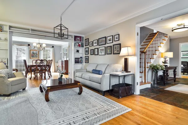 $1,500,000 | 90 Linden Avenue, Glencoe, IL 60022