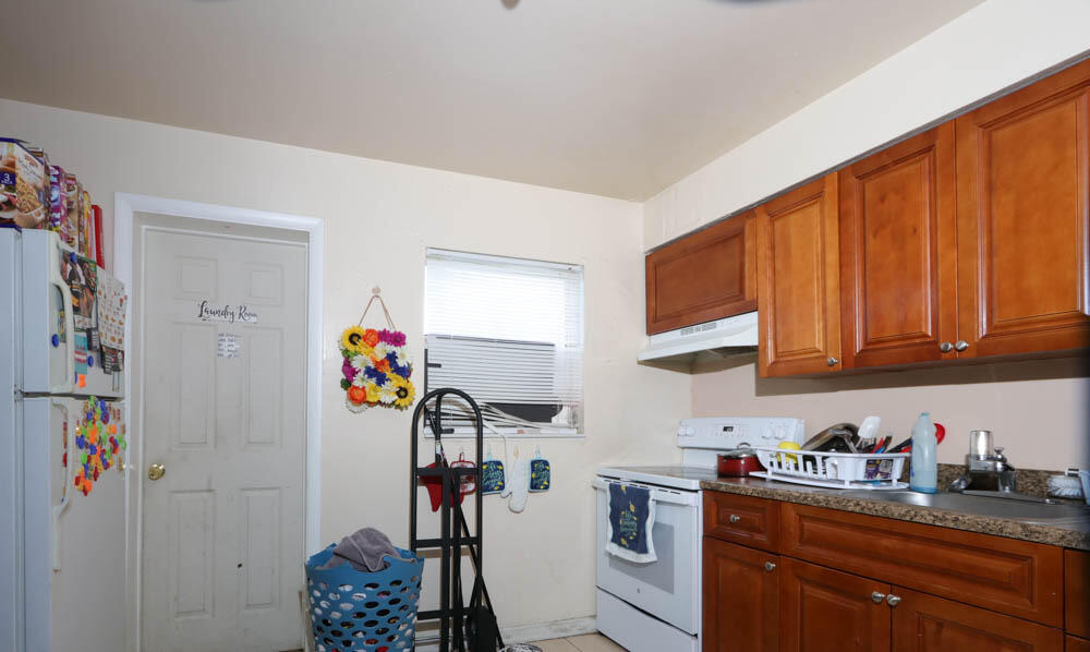 451-461 Silver Beach Road Riviera Beach, FL 33403 - Photo 11 of 29 Kitchen