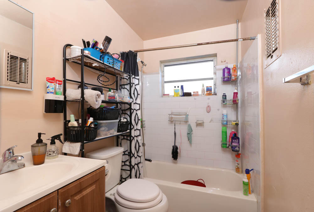 451-461 Silver Beach Road Riviera Beach, FL 33403 - Photo 13 of 29 Bathroom