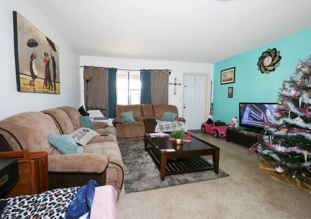 451-461 Silver Beach Road Riviera Beach, FL 33403 - Photo 17 of 29 Living Room