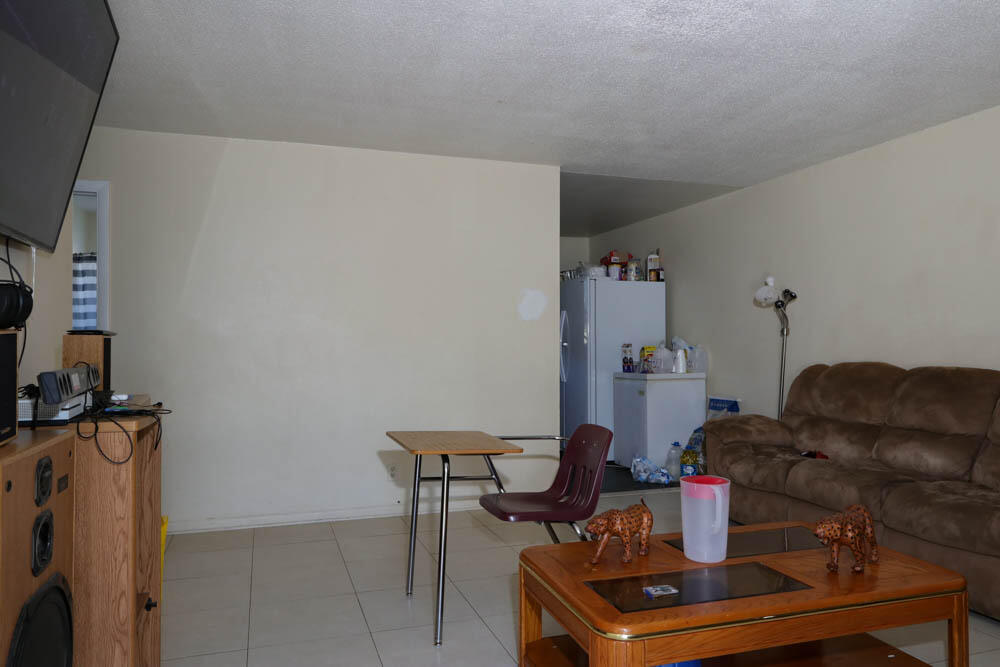 451-461 Silver Beach Road Riviera Beach, FL 33403 - Photo 25 of 29 Living Room