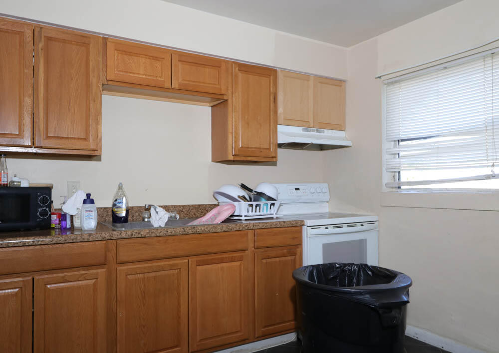 451-461 Silver Beach Road Riviera Beach, FL 33403 - Photo 27 of 29 Kitchen