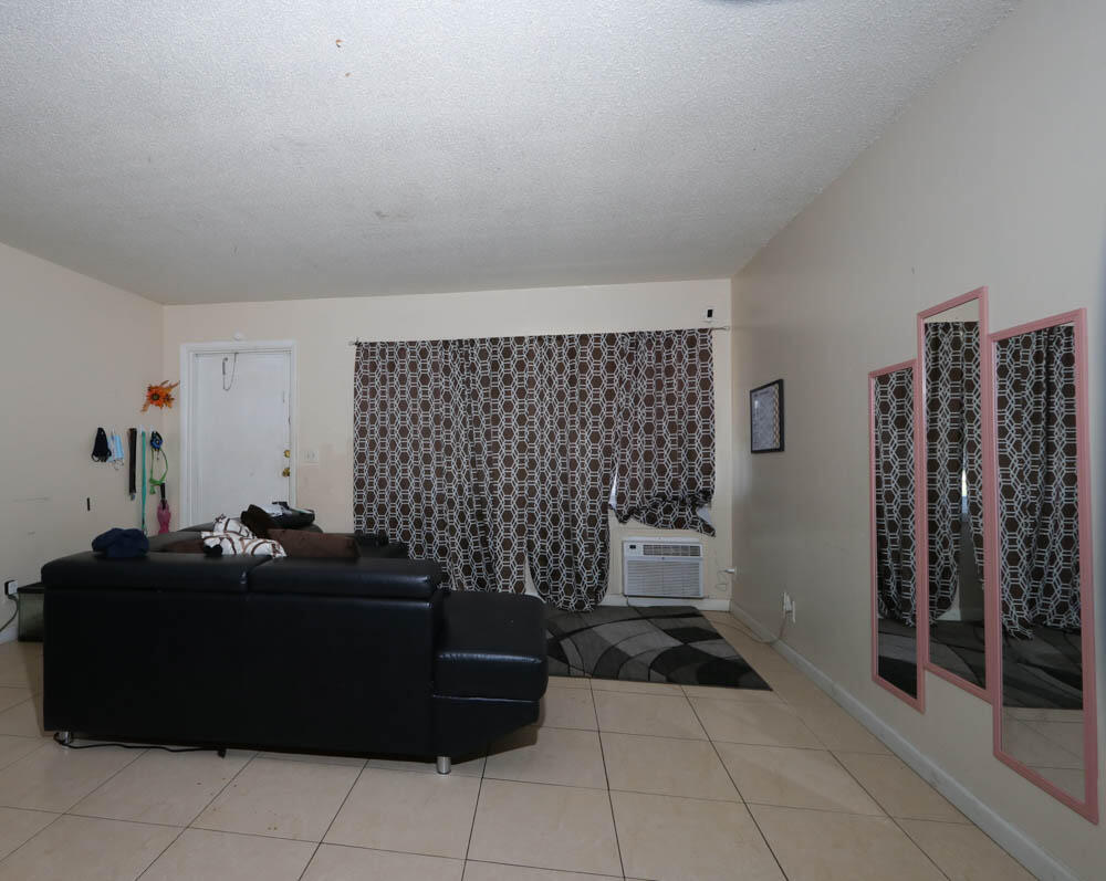 451-461 Silver Beach Road Riviera Beach, FL 33403 - Photo 9 of 29 Living Room