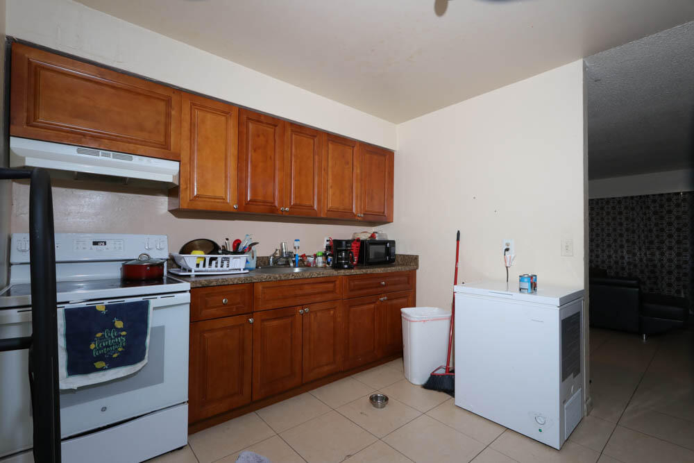 451-461 Silver Beach Road Riviera Beach, FL 33403 - Photo 10 of 29 Kitchen