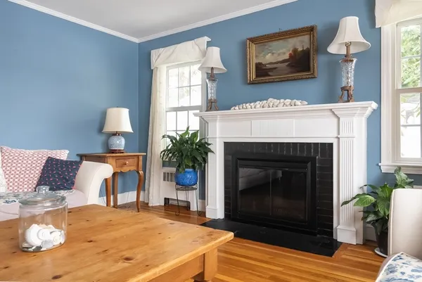 a view of entryway and hall