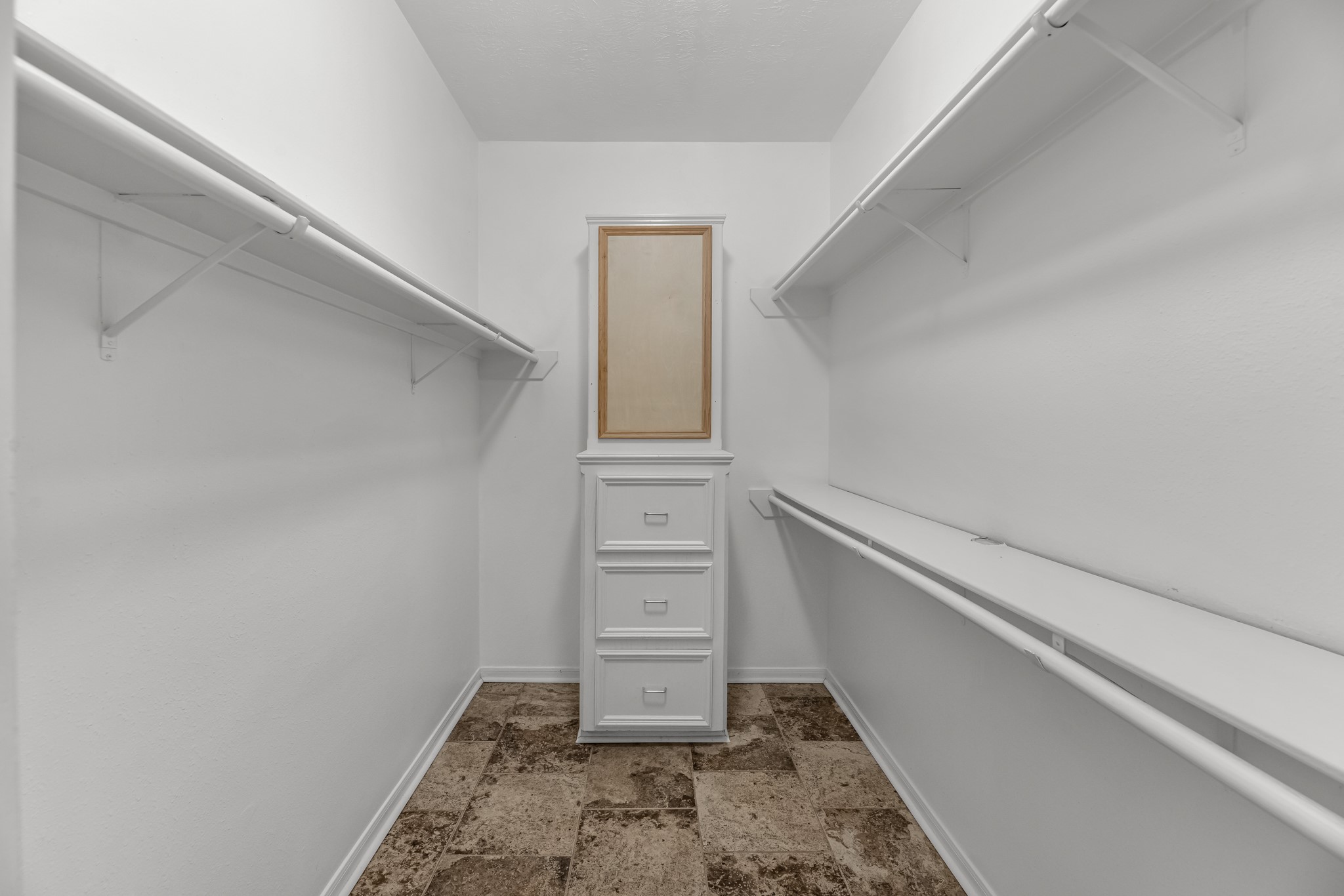 17126 County Road 39 Rosharon, TX 77583 - Photo 32 of 47 Closet 1 of 2 in primary