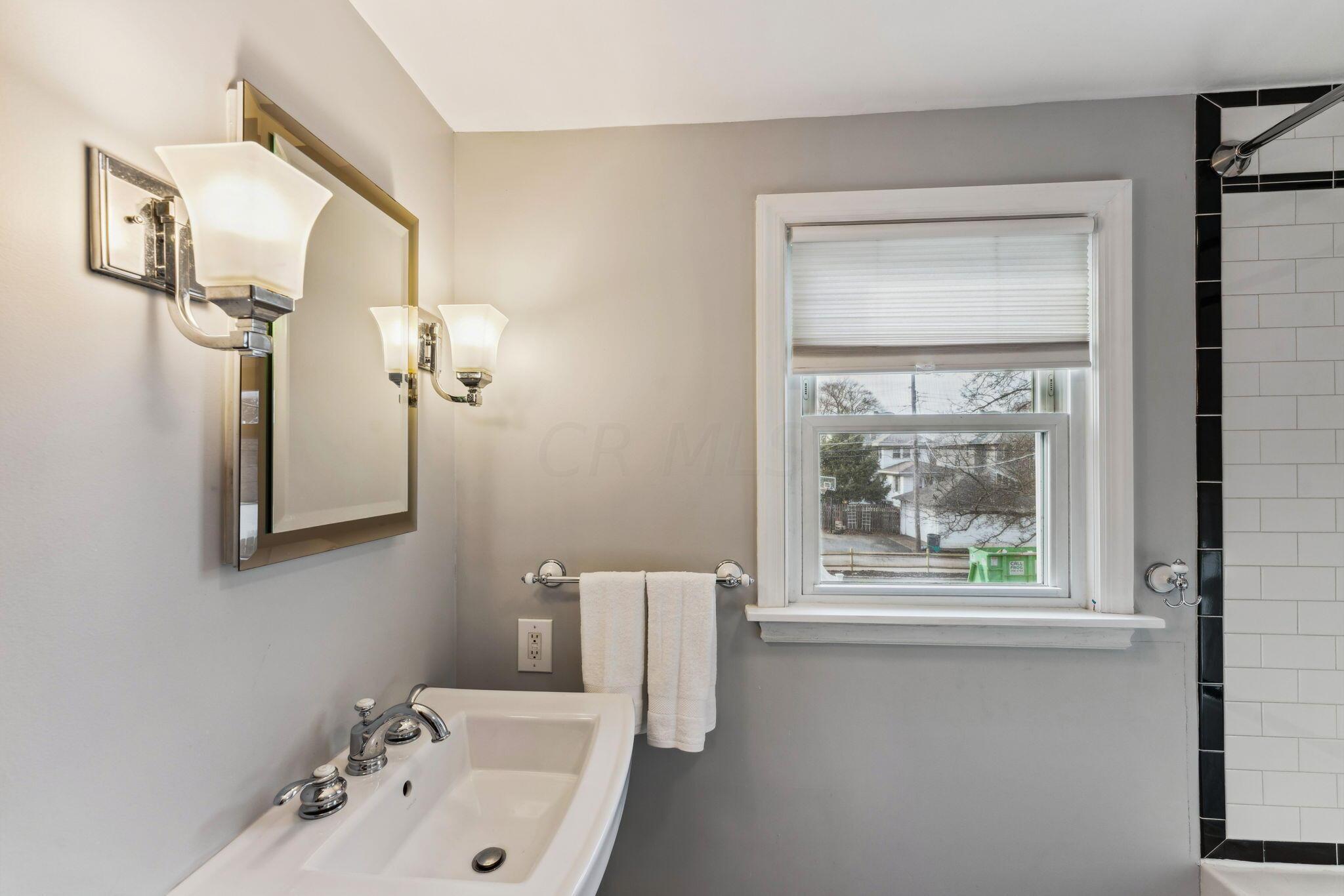 771 Vernon Road Columbus, OH 43209 - Photo 39 of 52 Full bath