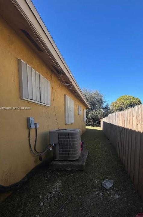 26540 Southwest 138th Avenue Homestead, FL 33032 - Photo 23 of 27 a backyard of a house