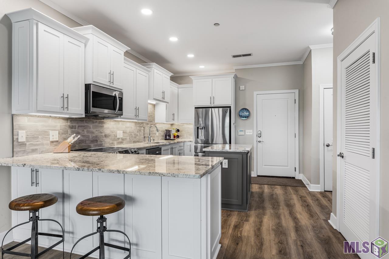 7707 Bluebonnet Boulevard, Unit 204 Baton Rouge, LA 70810 - Photo 2 of 11