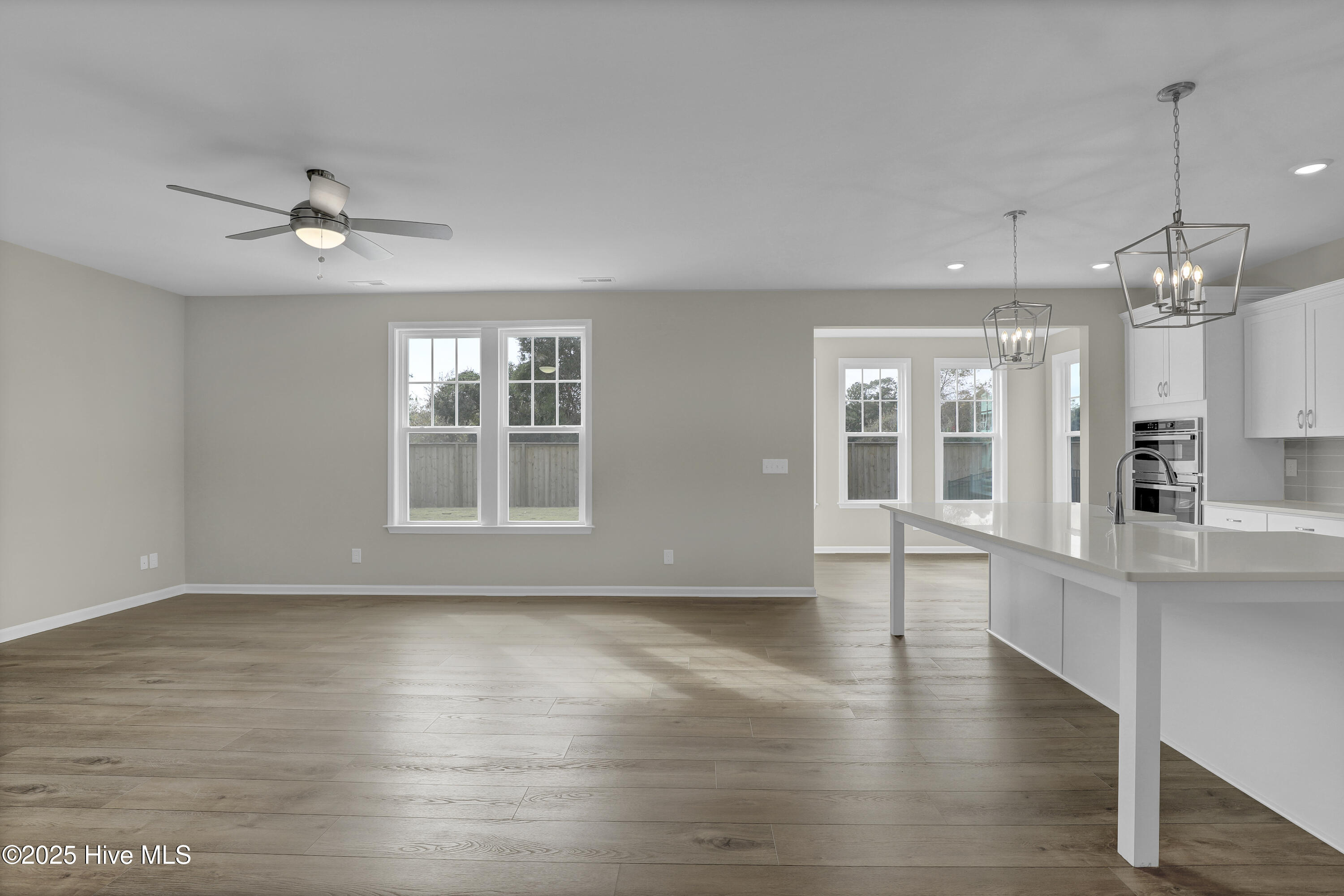 230 Planters Walk Hampstead, NC 28443 - Photo 12 of 39 Living Room 1