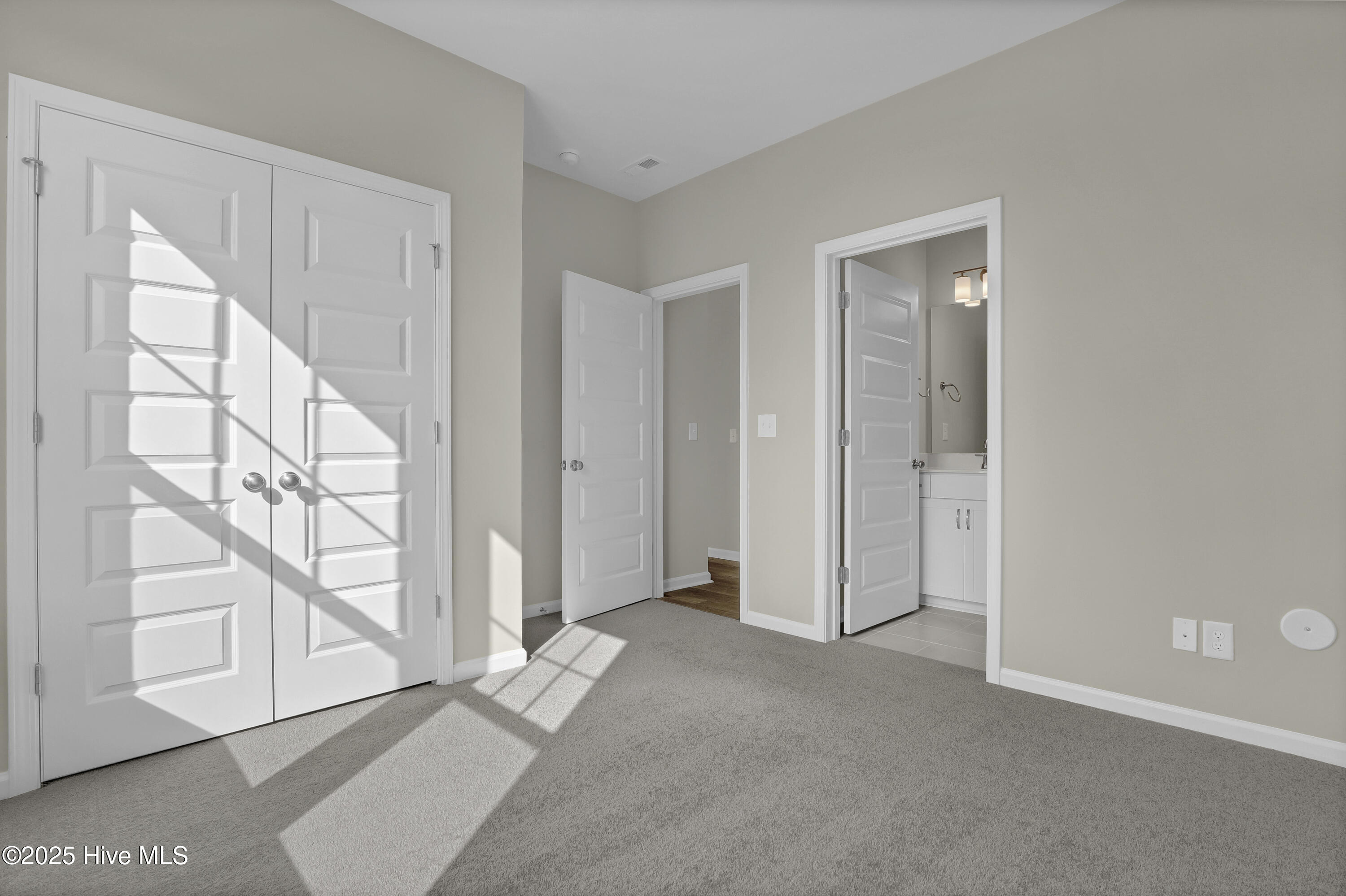 230 Planters Walk Hampstead, NC 28443 - Photo 15 of 39 Downstairs Guest 1