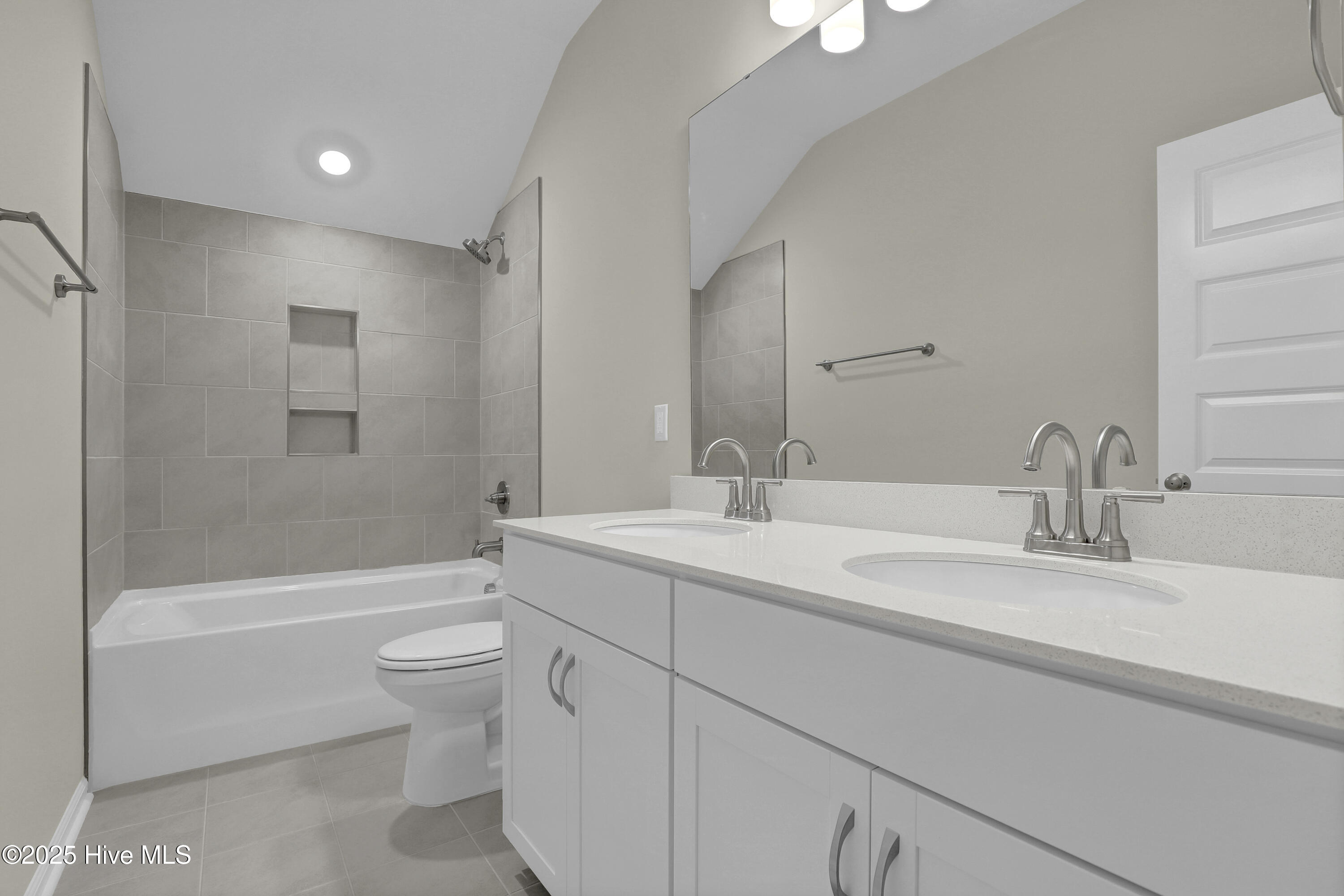 230 Planters Walk Hampstead, NC 28443 - Photo 28 of 39 Hall Bath 2 Upstairs