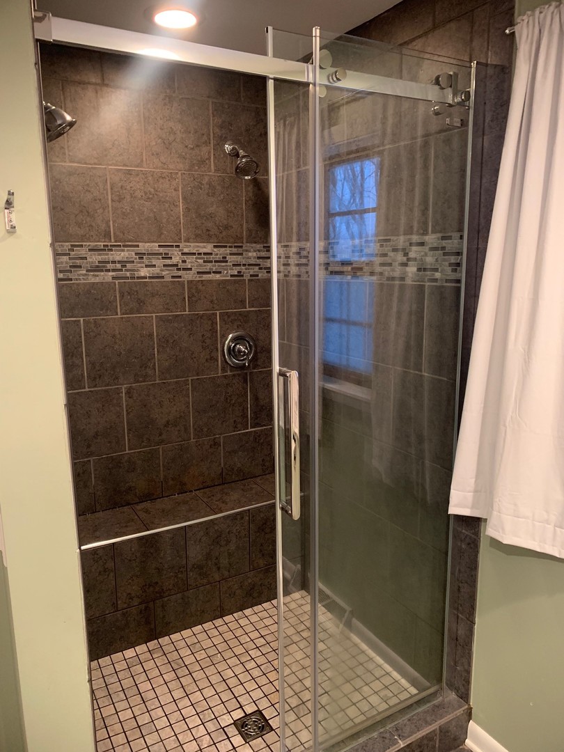 4473 East 250th Road Mendota, IL 61342 - Photo 9 of 15 a bathroom with a shower