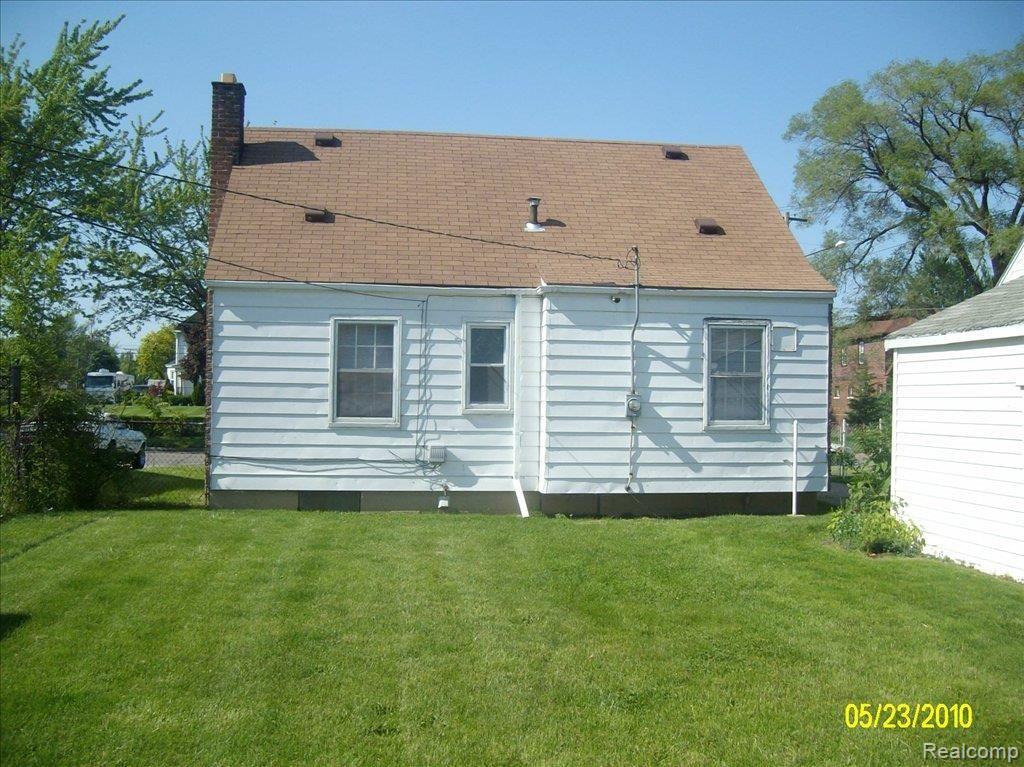 15368 Stephens Road Eastpointe, MI 48021 - Photo 13 of 14 15368 Stephens 036