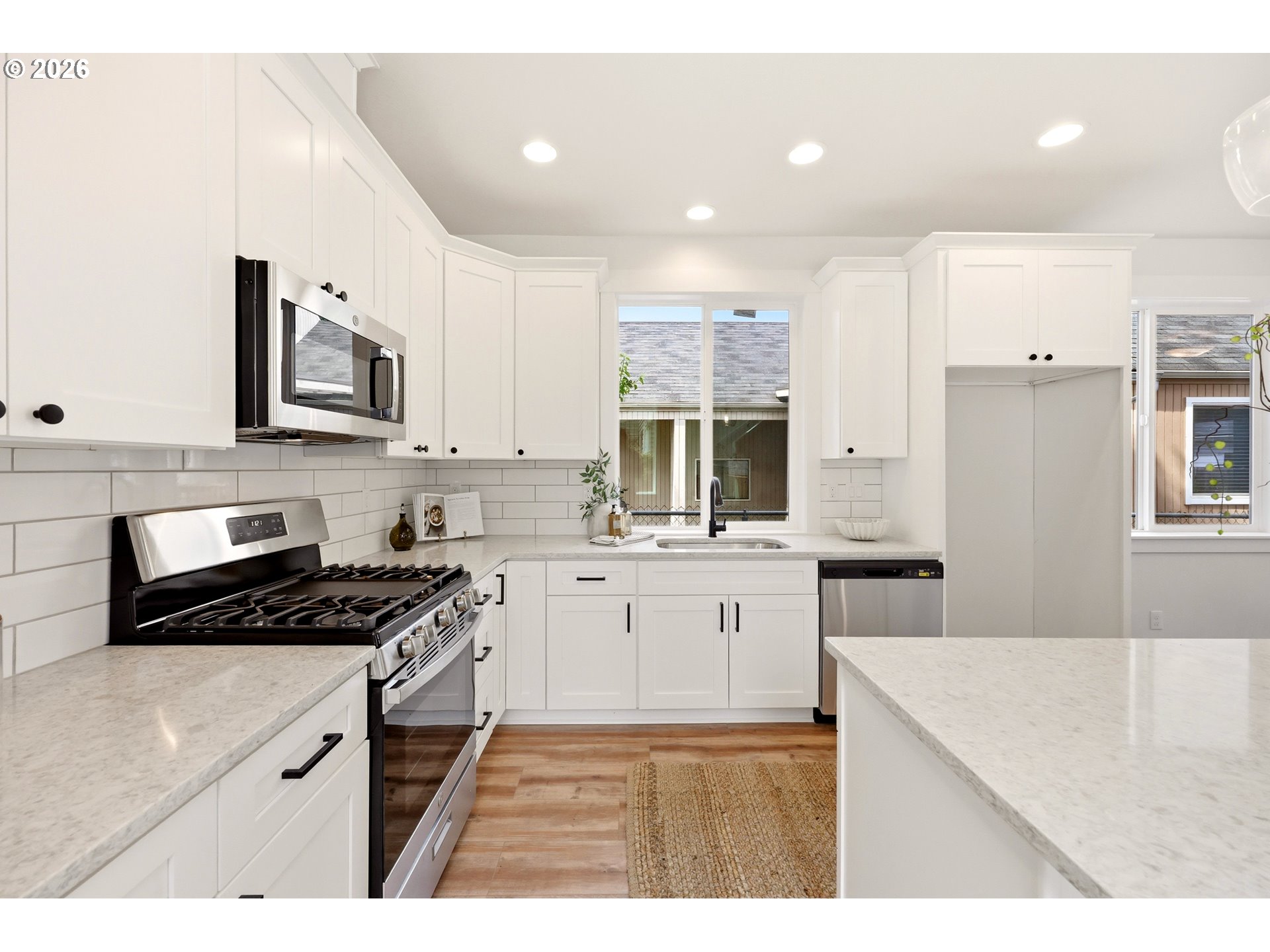6336 Southeast 84th Place Portland, OR 97266 - Photo 9 of 35