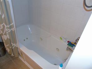8156 Taunton Road Indianapolis, IN 46260 - Photo 34 of 36 Gallery Image 34