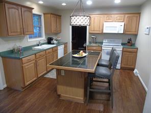 8156 Taunton Road Indianapolis, IN 46260 - Photo 9 of 36 Gallery Image 9