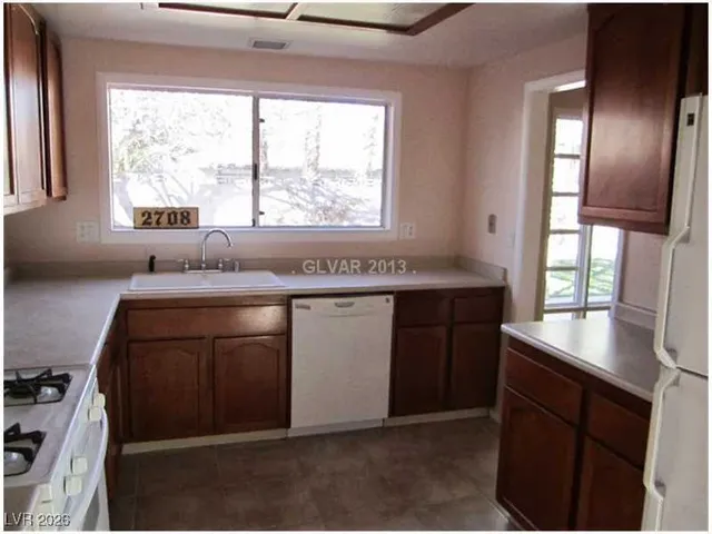 $2,100 | 2708 Osborne Lane, Henderson, NV 89014