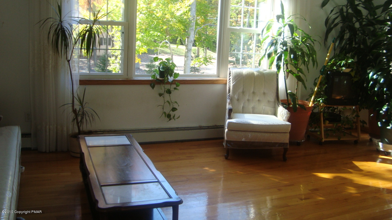 2024 Romeo Road Tobyhanna, PA 18466 - Photo 3 of 8 a living room with furniture and a window