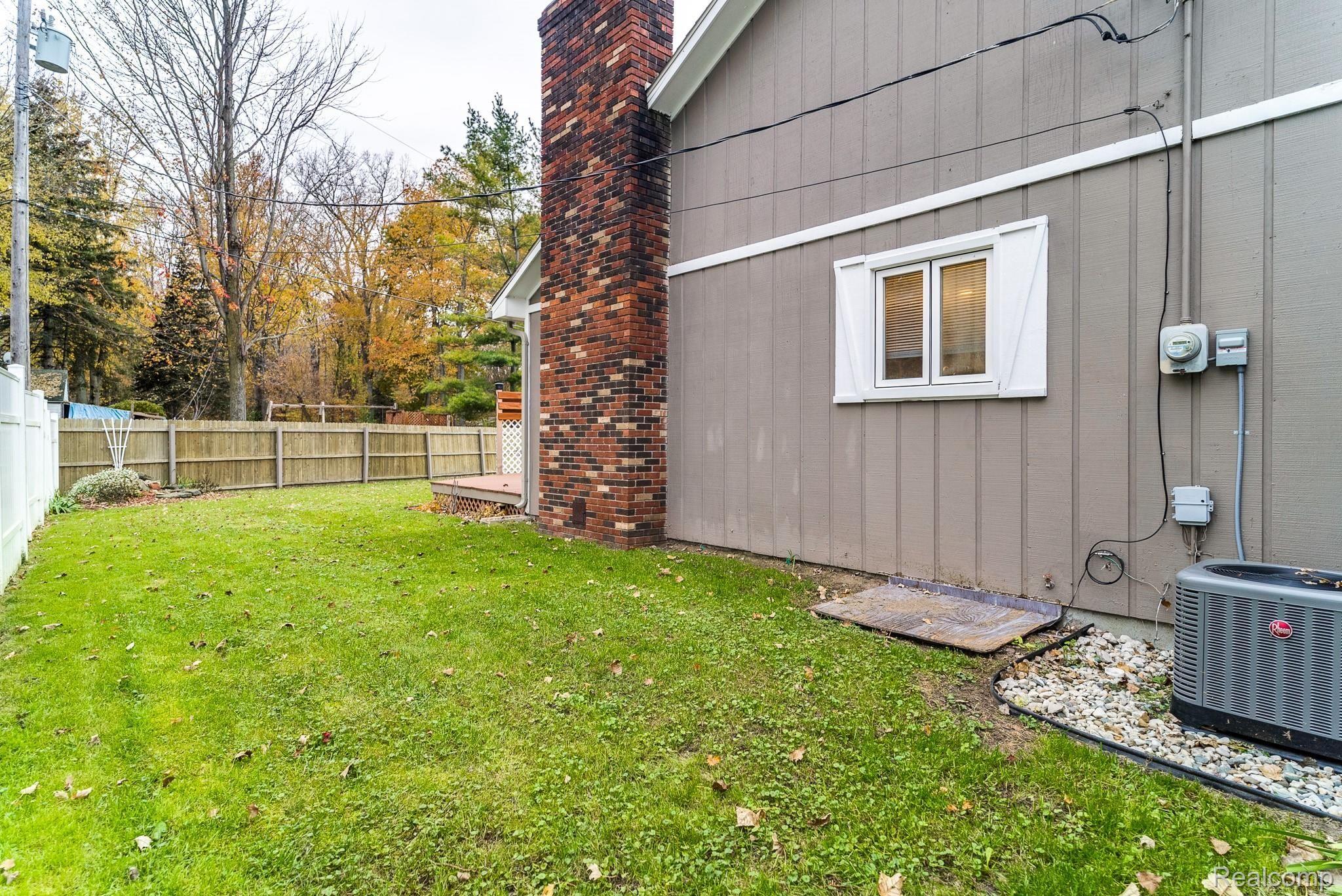 5895 Lakeshore Road Fort Gratiot, MI 48059 - Photo 25 of 46 5895 Lakeshore Rd (24 of 38).jpg