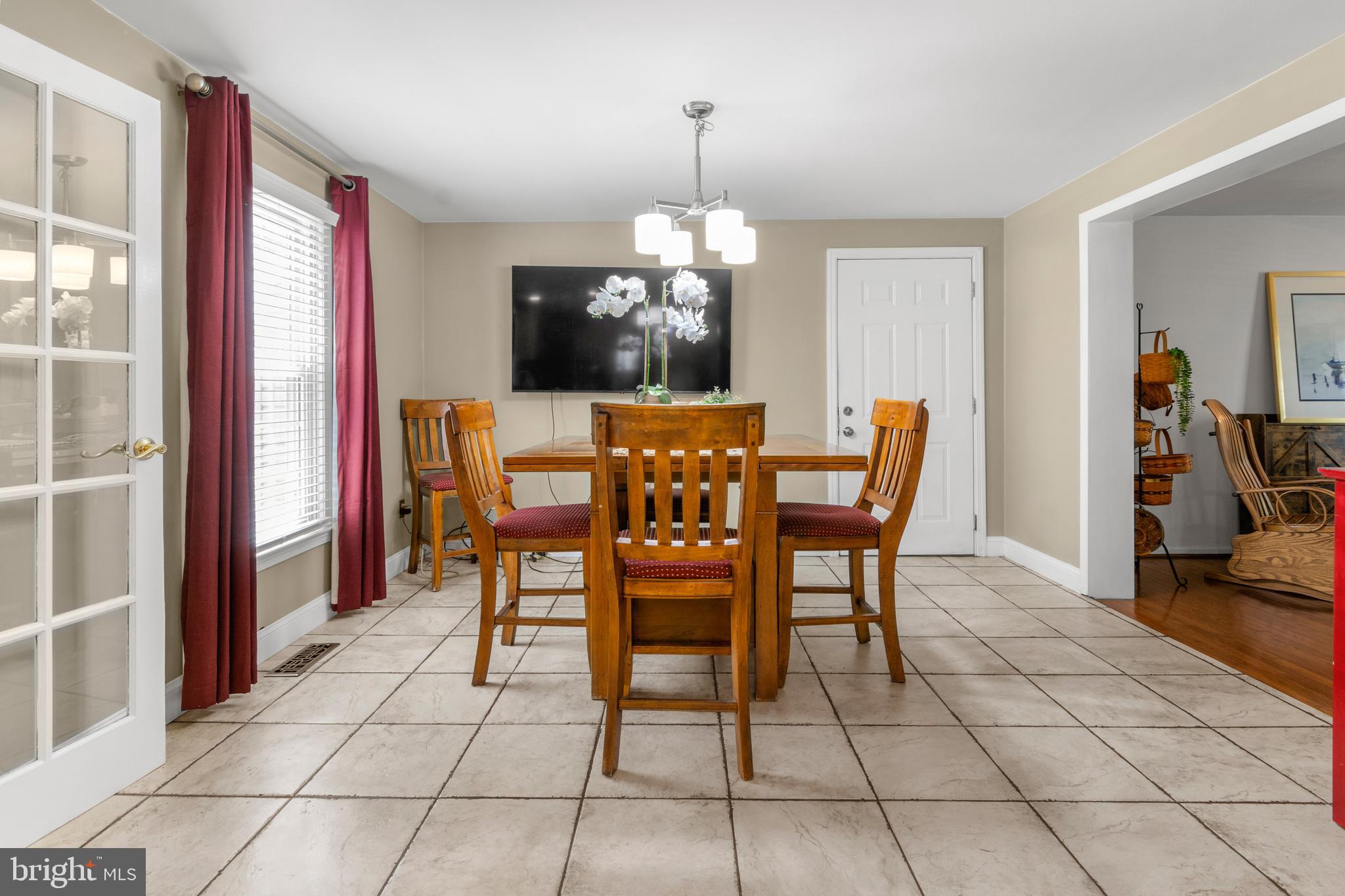 8489 Roberts Road Ellicott City, MD 21043 - Photo 11 of 42 Gallery Image 11