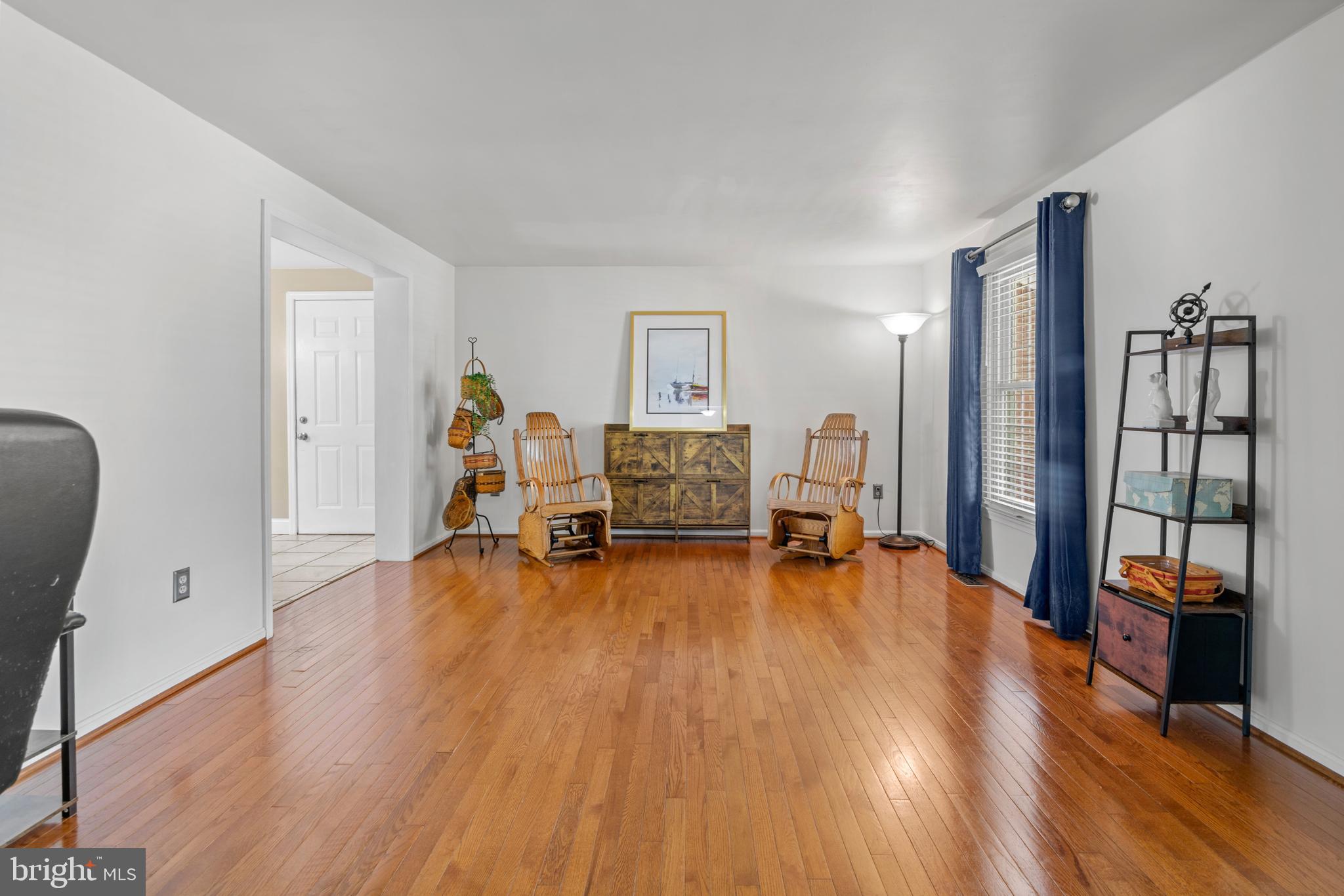 8489 Roberts Road Ellicott City, MD 21043 - Photo 12 of 42 Dinning Room