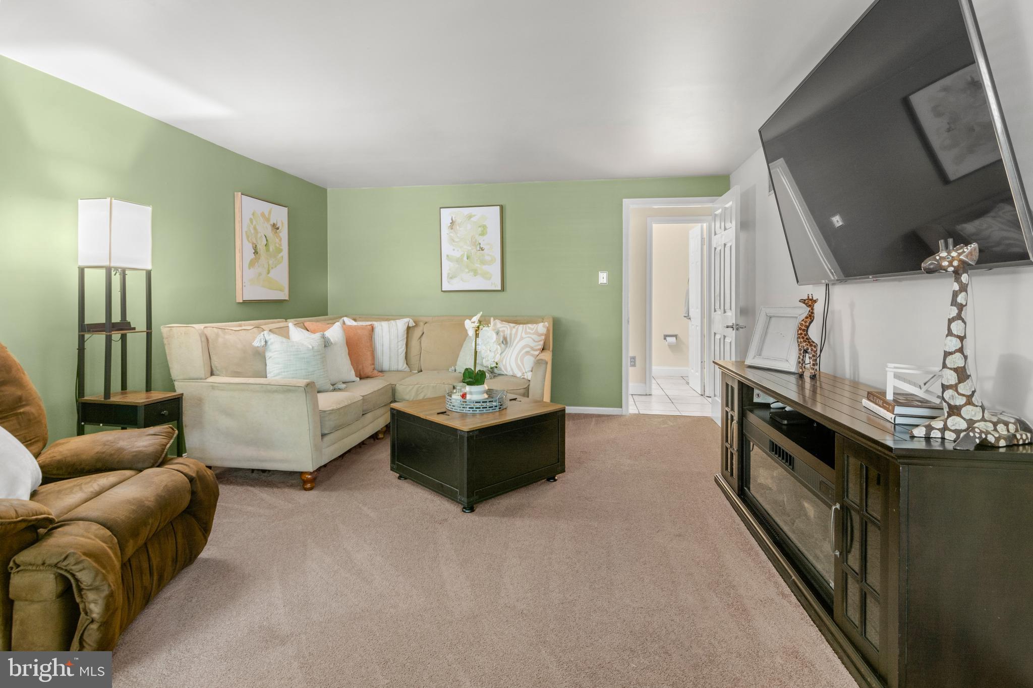 8489 Roberts Road Ellicott City, MD 21043 - Photo 14 of 42 Living Room