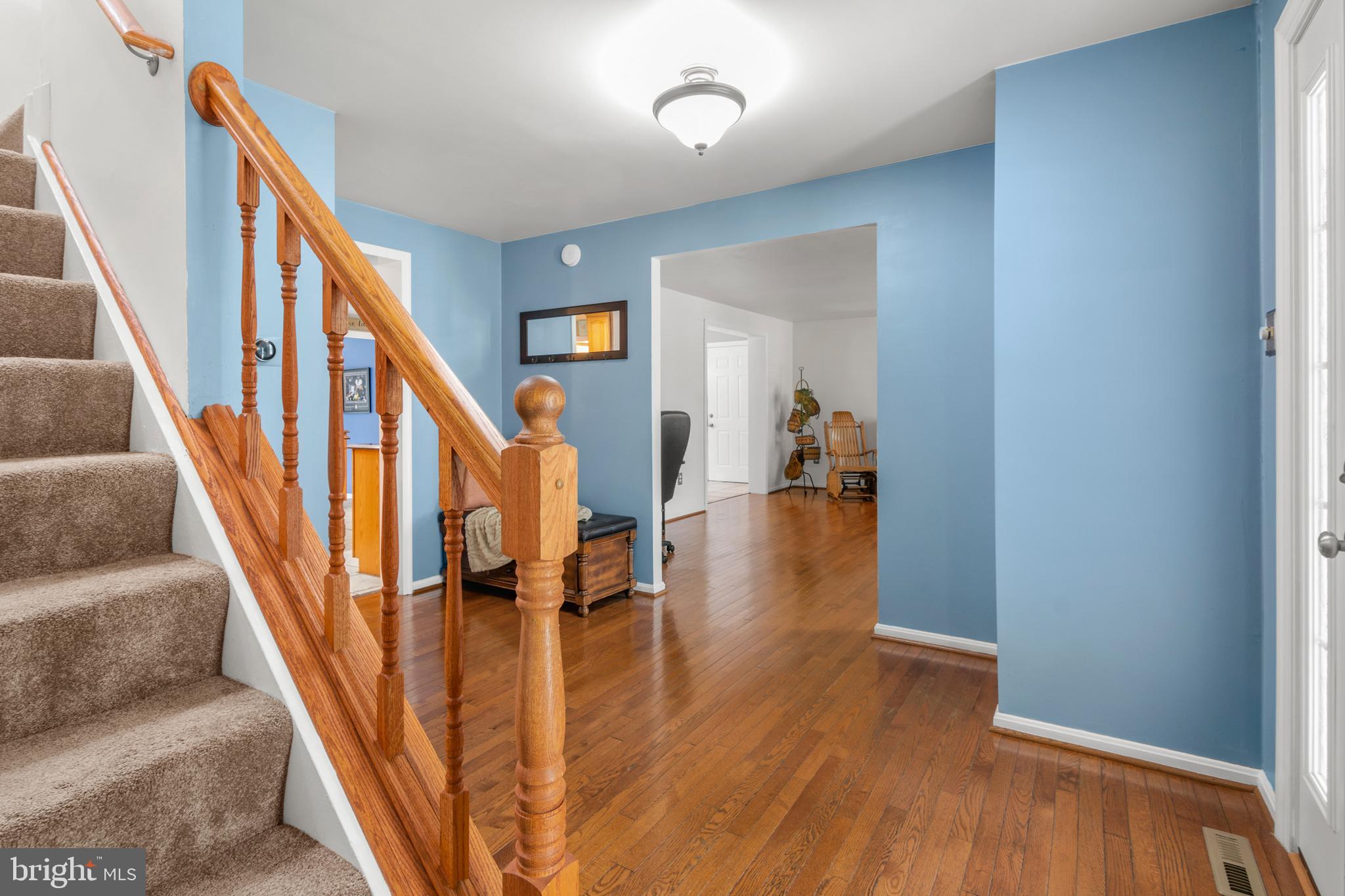 8489 Roberts Road Ellicott City, MD 21043 - Photo 23 of 42 Foyer
