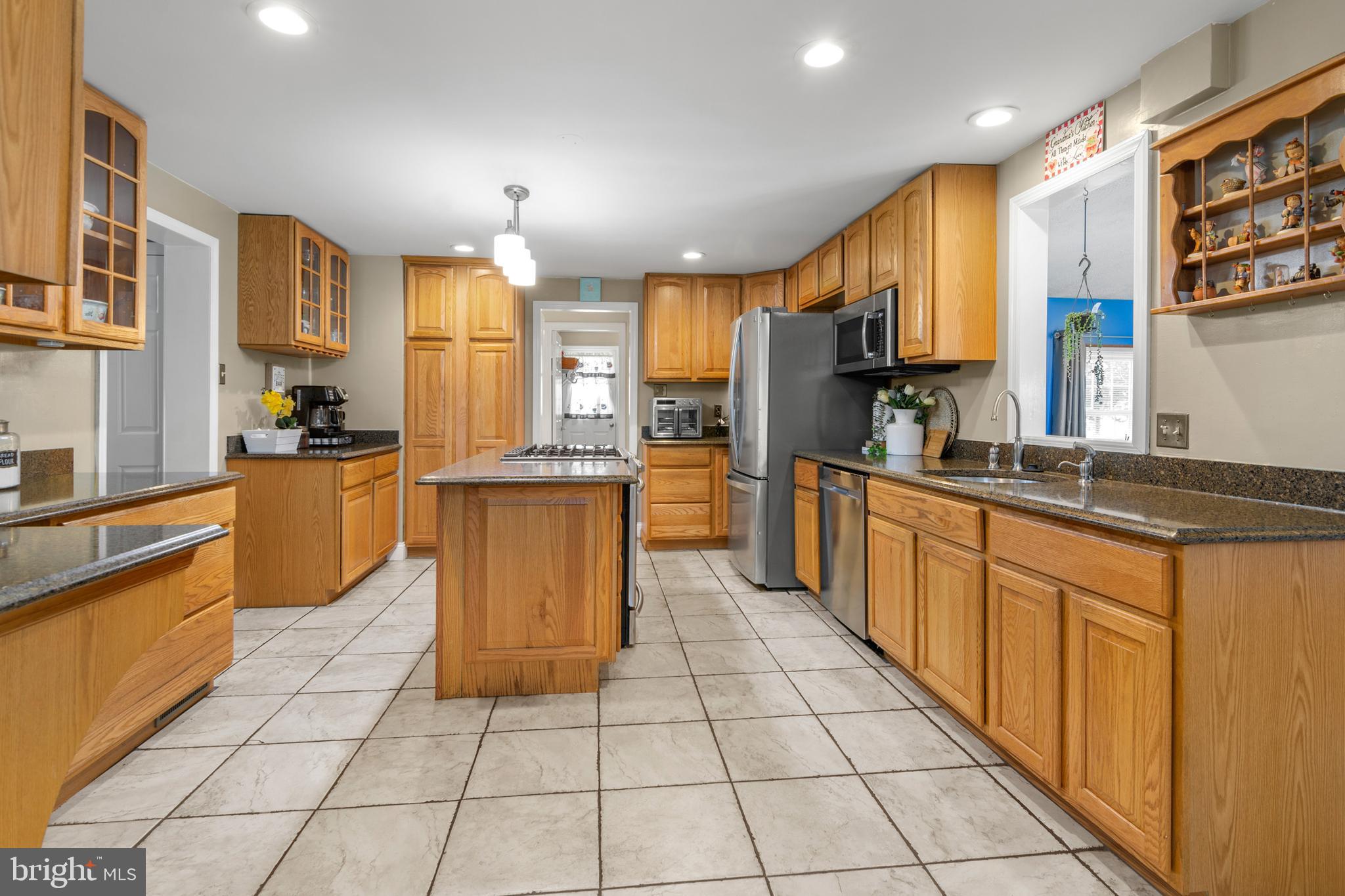 8489 Roberts Road Ellicott City, MD 21043 - Photo 8 of 42 Gourmet Eat-In Kitchen