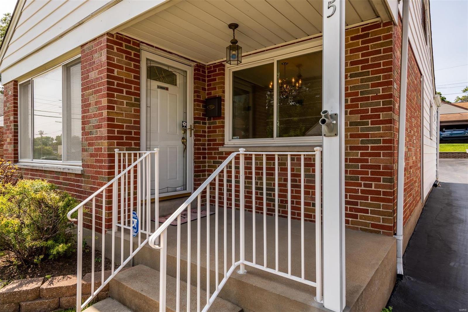 8605 MacKenzie Road St. Louis, MO 63123 - Photo 2 of 21 Gallery Image 2