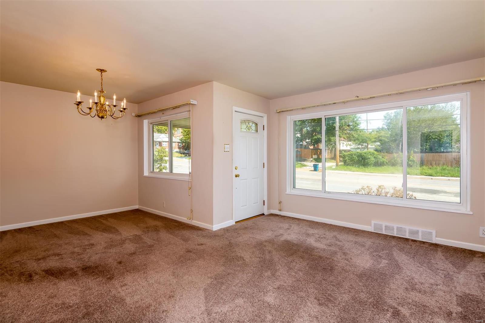 8605 MacKenzie Road St. Louis, MO 63123 - Photo 4 of 21 Gallery Image 4