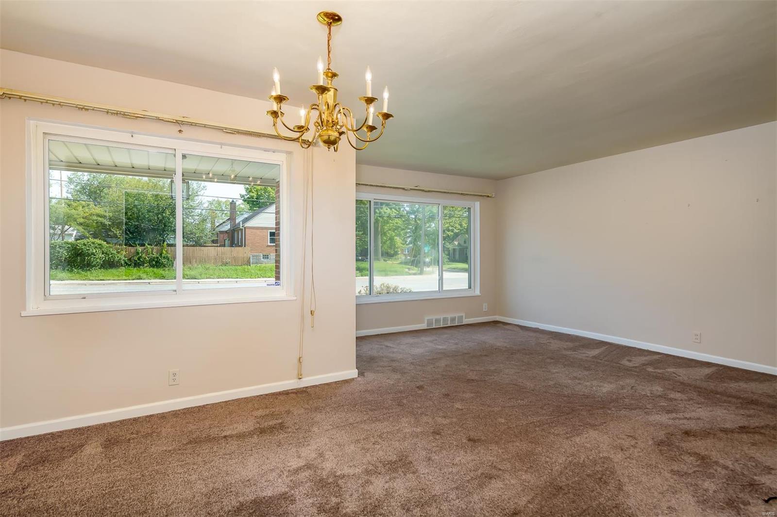 8605 MacKenzie Road St. Louis, MO 63123 - Photo 5 of 21 Gallery Image 5