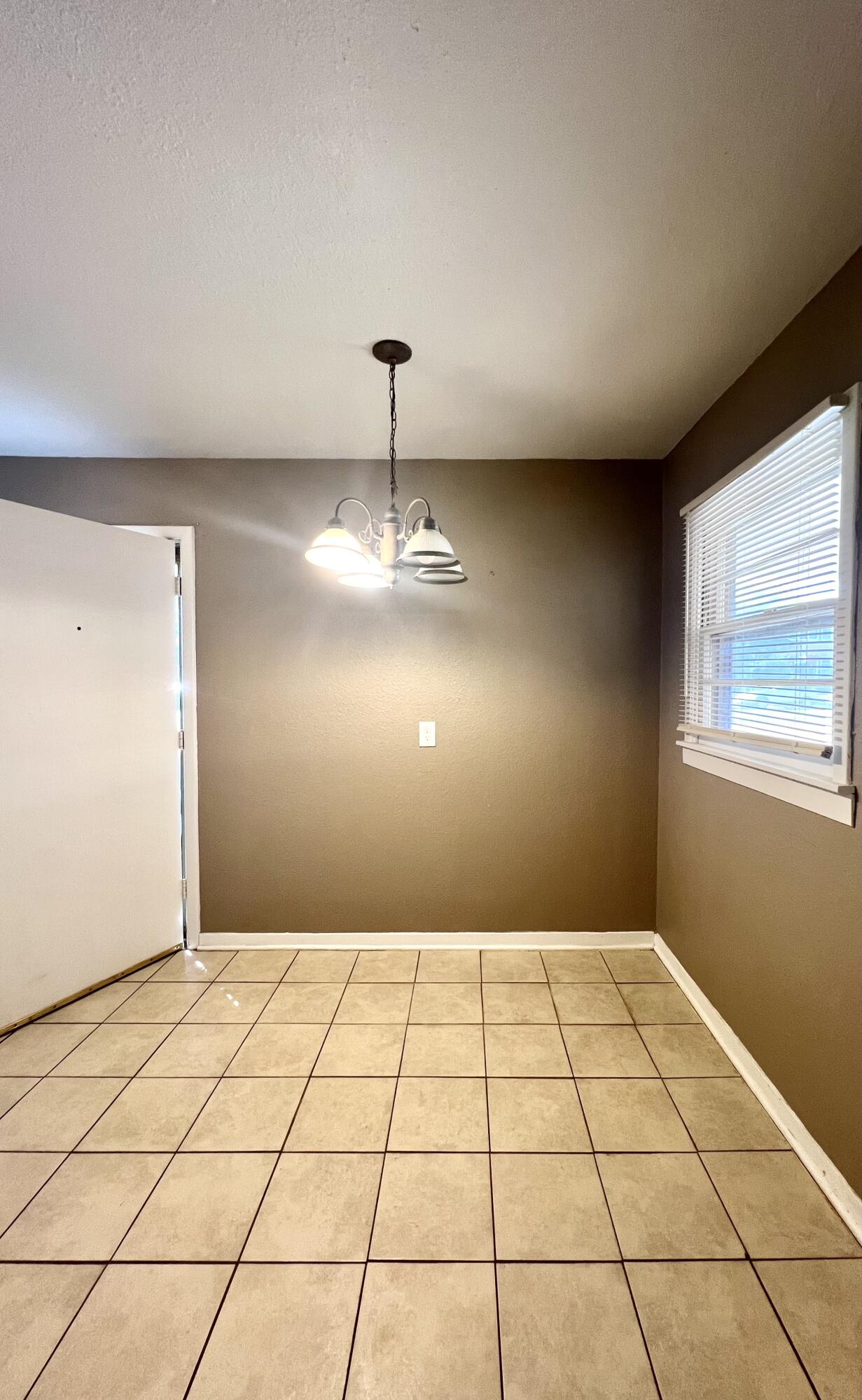 3212 47th Street Lubbock, TX 79413 - Photo 7 of 20 IMG_9687