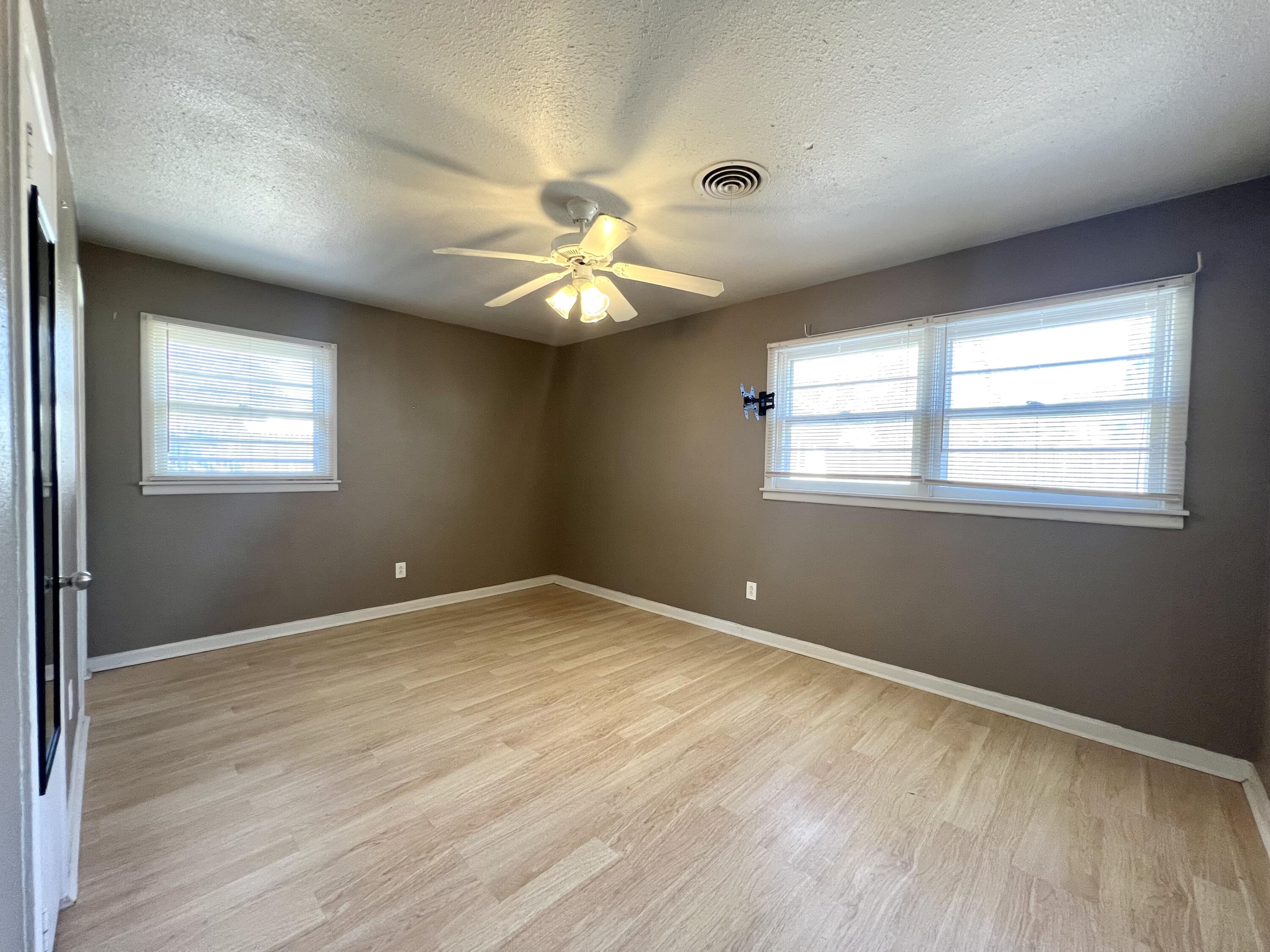 3212 47th Street Lubbock, TX 79413 - Photo 8 of 20 IMG_9700