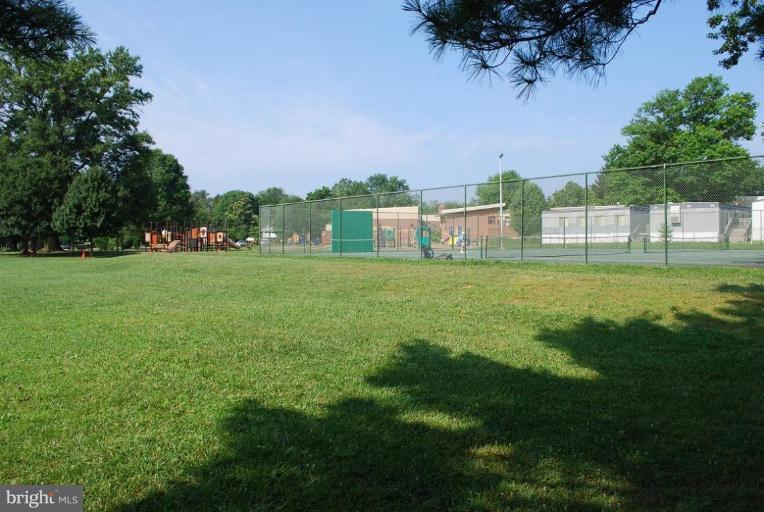 5807 Folkstone Road Bethesda, MD 20817 - Photo 22 of 26 Community Tennis