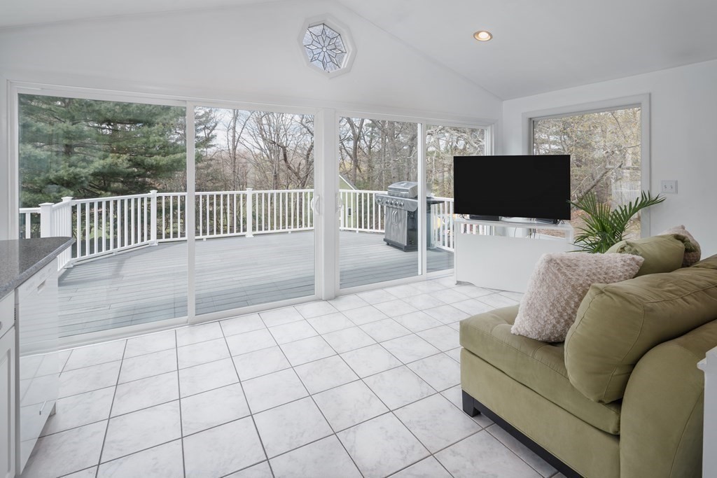 40 Catherine Drive Peabody, MA 01960 - Photo 13 of 31