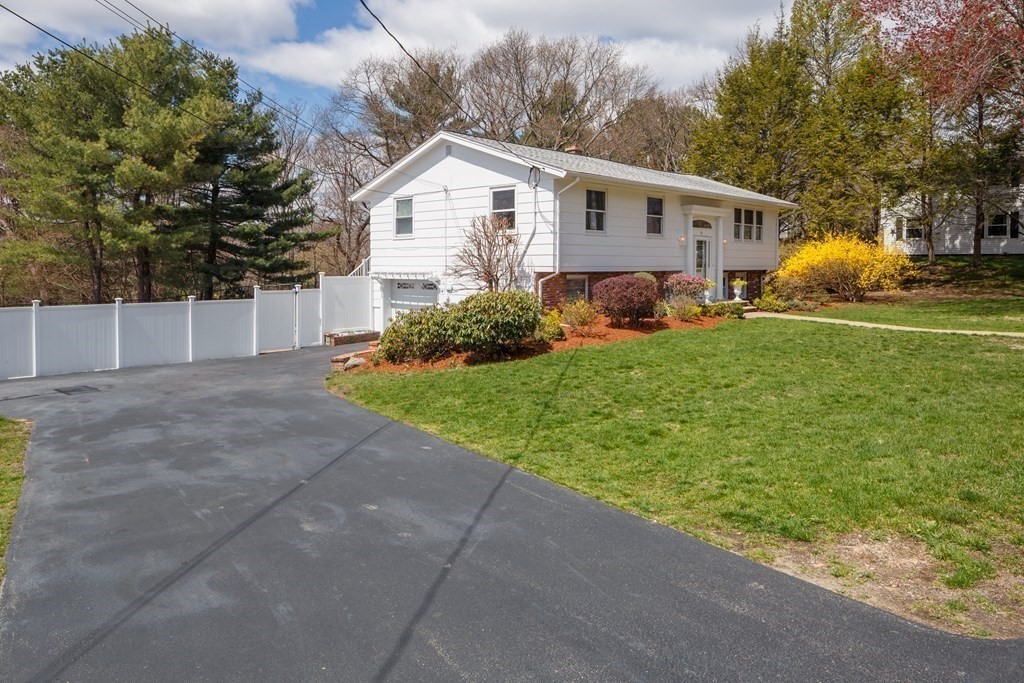 40 Catherine Drive Peabody, MA 01960 - Photo 2 of 31