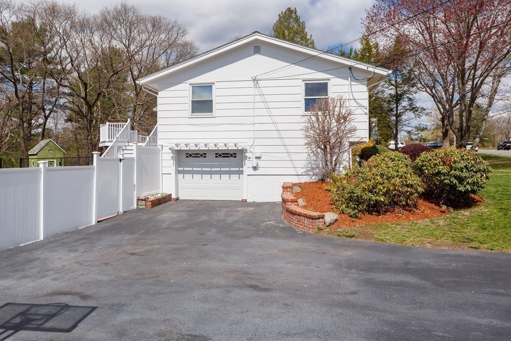 40 Catherine Drive Peabody, MA 01960 - Photo 3 of 31