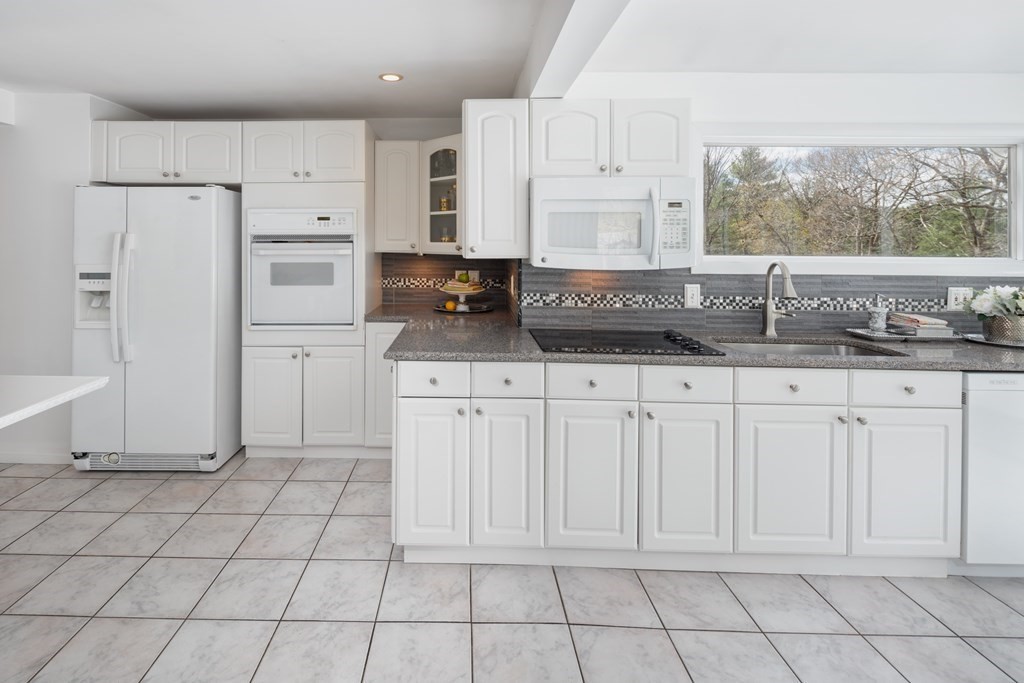 40 Catherine Drive Peabody, MA 01960 - Photo 10 of 31