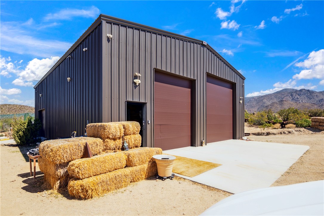 3618 South Cattle Kate Road Yucca, AZ 86438 - Photo 5 of 44 Front of Structure
