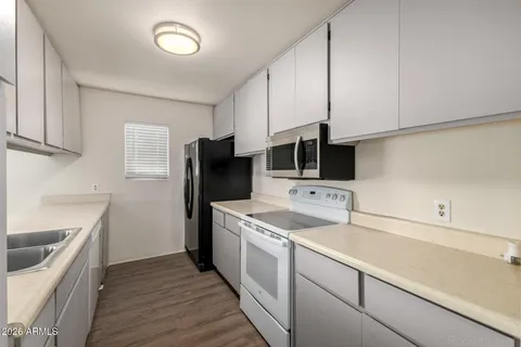 $879,000 | 17859 North 40th Street, Phoenix, AZ 85032