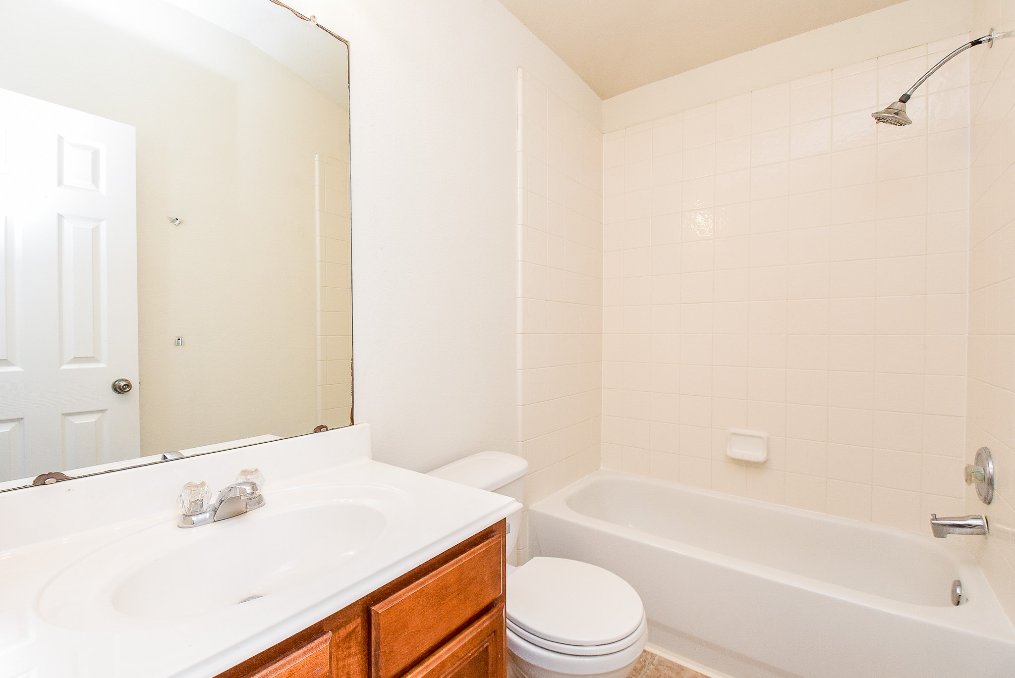 32406 Cross Spring Park Lane Conroe, TX 77385 - Photo 26 of 32 a bathroom with a sink a toilet and bathtub