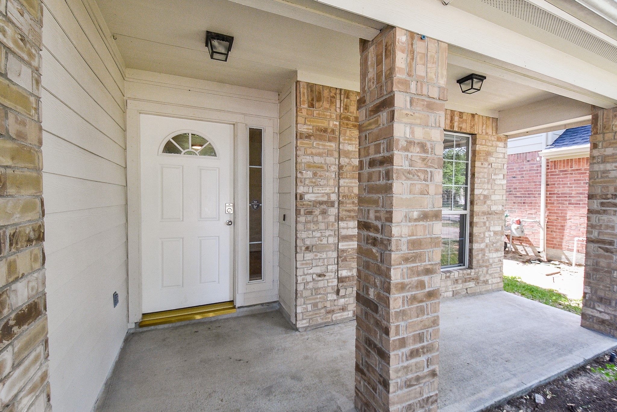 32406 Cross Spring Park Lane Conroe, TX 77385 - Photo 3 of 32 a view of livingroom with entryway