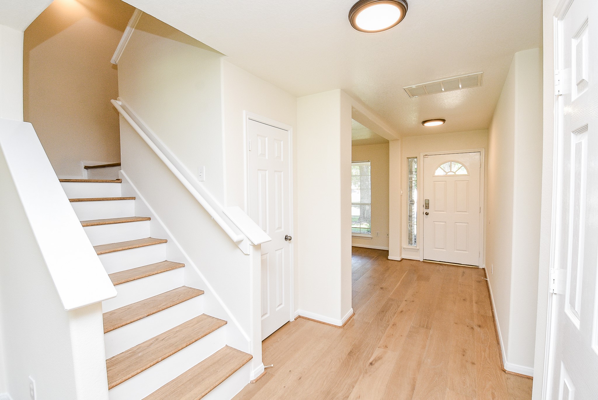 32406 Cross Spring Park Lane Conroe, TX 77385 - Photo 4 of 32 a view of a hallway with wooden floor and entryway