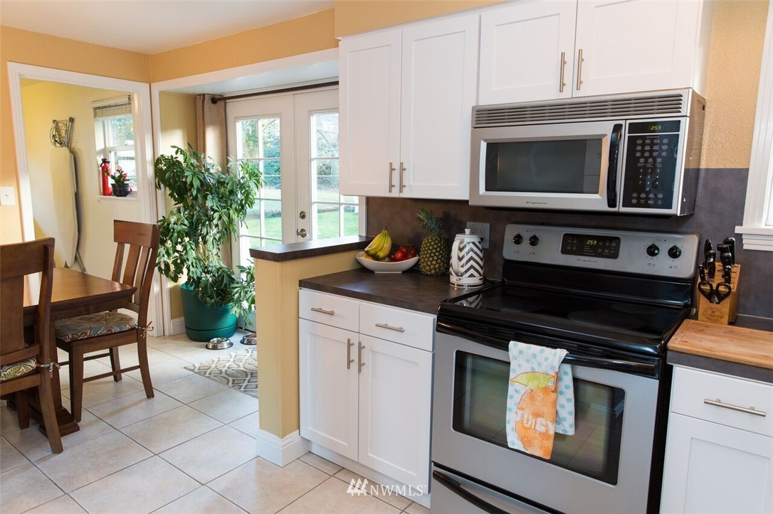 8916 217th Street Southwest Edmonds, WA 98026 - Photo 2 of 24