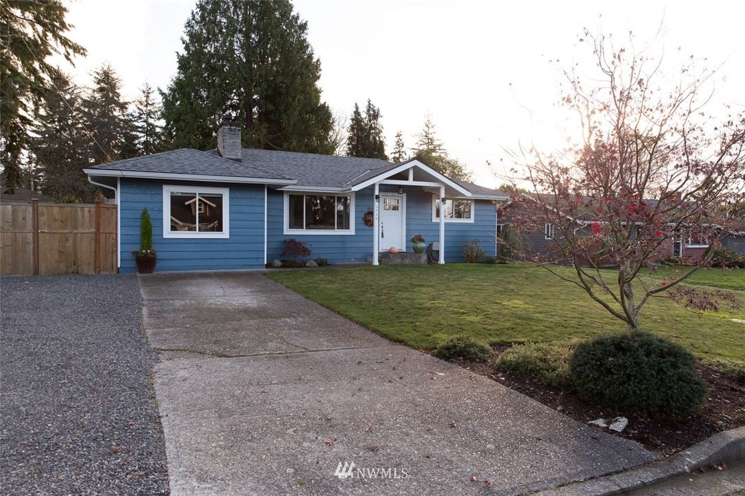 8916 217th Street Southwest Edmonds, WA 98026 - Photo 11 of 24