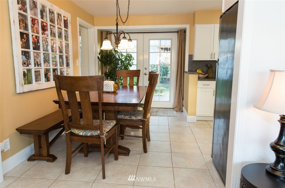 8916 217th Street Southwest Edmonds, WA 98026 - Photo 4 of 24