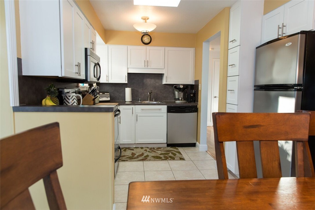 8916 217th Street Southwest Edmonds, WA 98026 - Photo 7 of 24