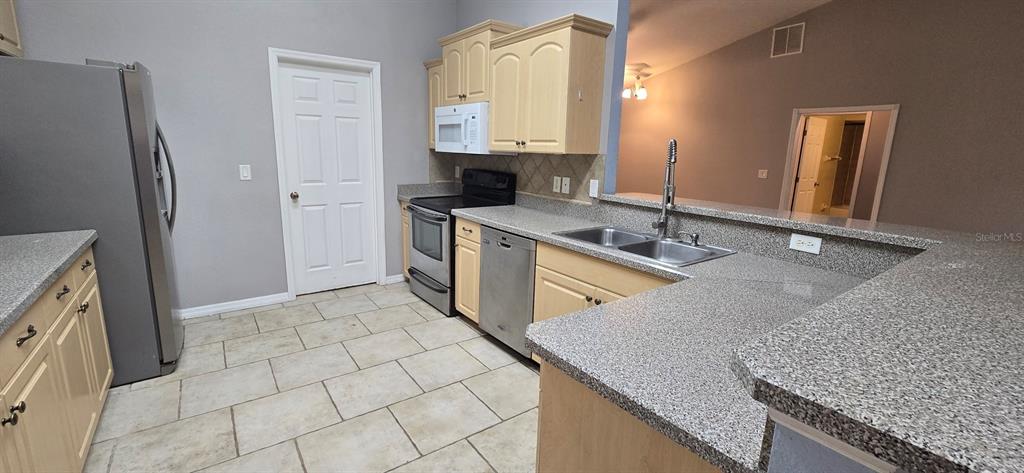 11 Hemlock Court Pass Ocala, FL 34472 - Photo 2 of 15